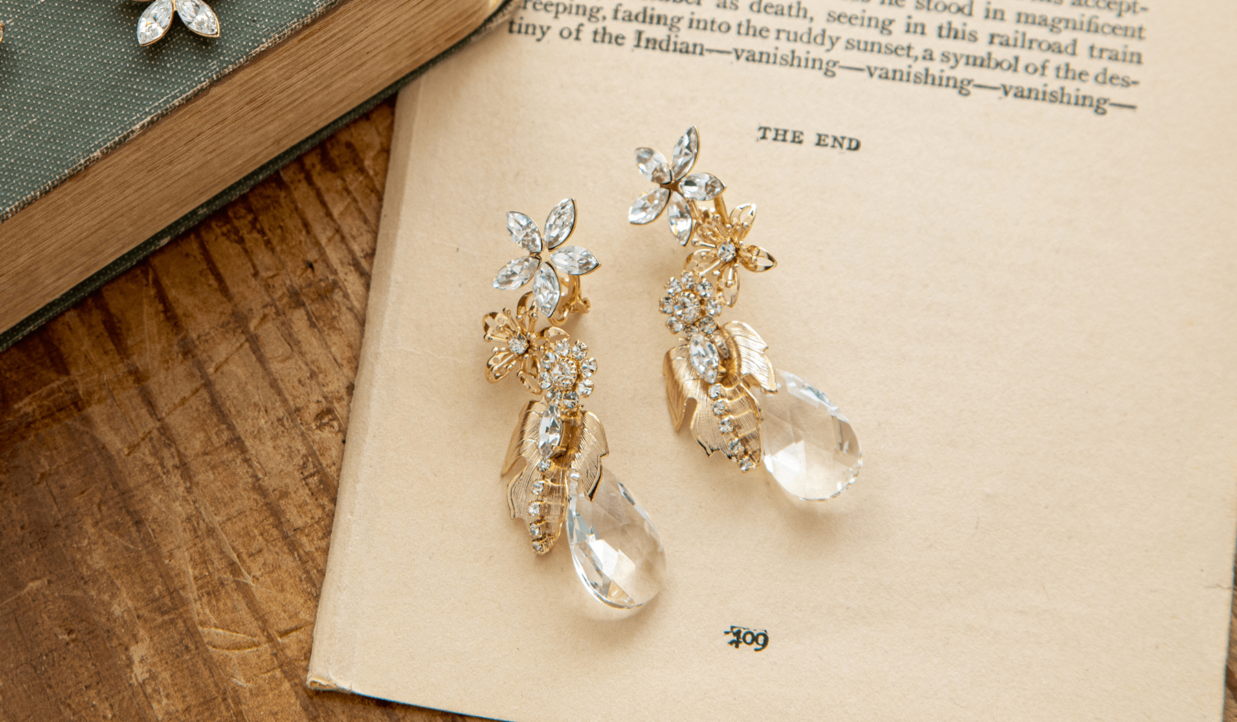 葉っぱモチーフのアクセサリーで、自然体の花嫁を演出 - iroy.