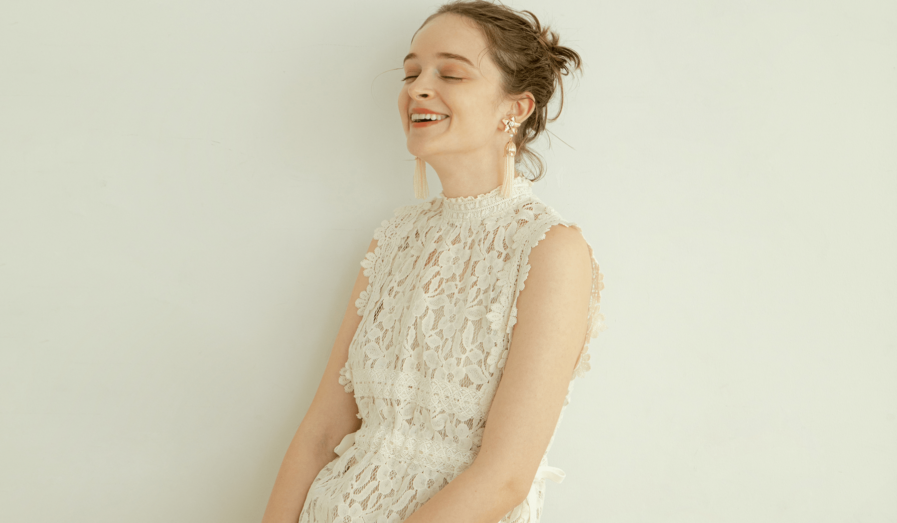 大ぶりブライダルピアスで叶える、印象的な花嫁スタイル - iroy.