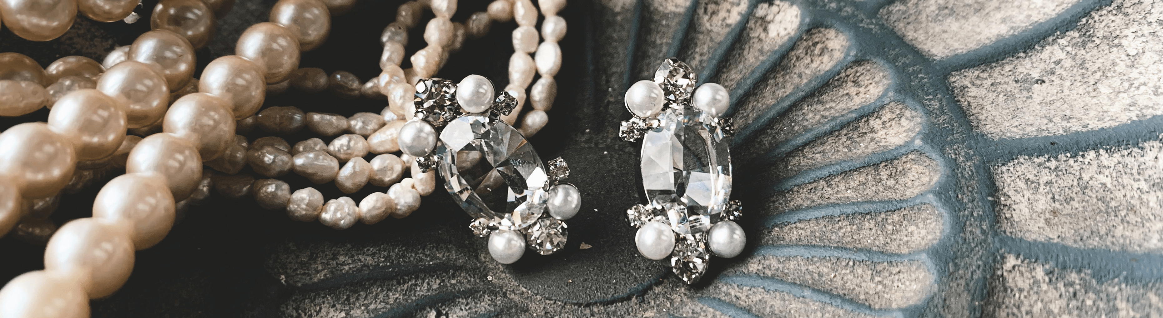 スワロフスキーアクセサリー - iroy.