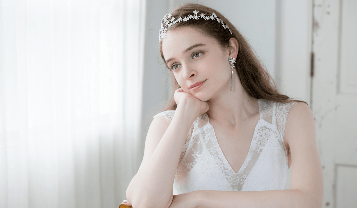 星をまとうようなヘアアクセサリーで、記憶に残る花嫁に｜iroy.-アイロイ